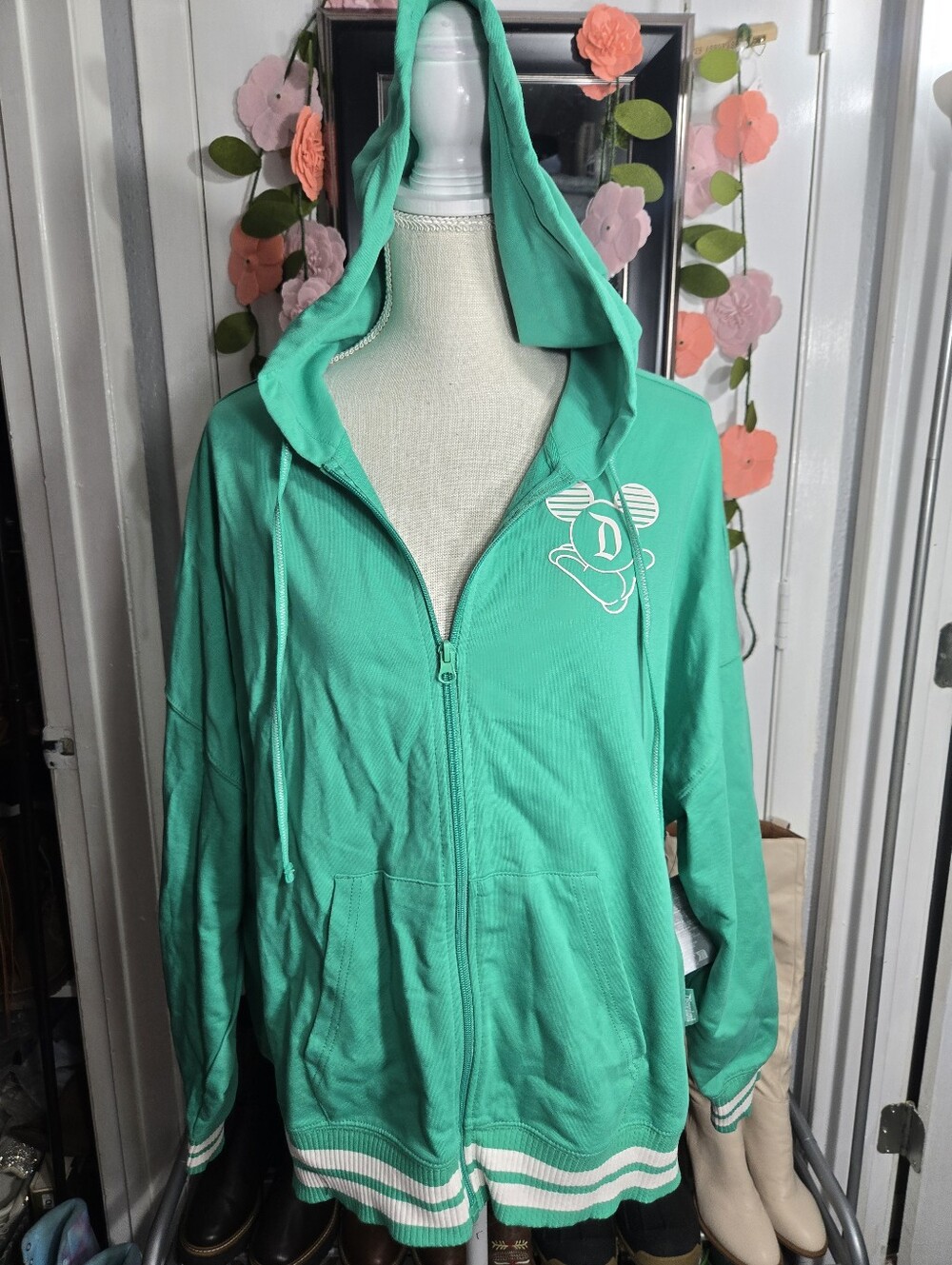 Women Disneyland Varsity Hoodie Green NWT Sz XL - Picture 4 of 12